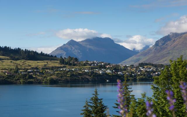 Holiday Inn Queenstown Frankton Road, an IHG Hotel