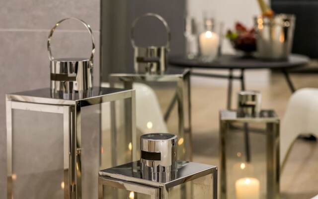 Apartments with Event Space & Hot Tub