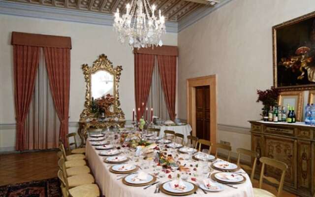 Palazzo Dragoni Residenza d'Epoca