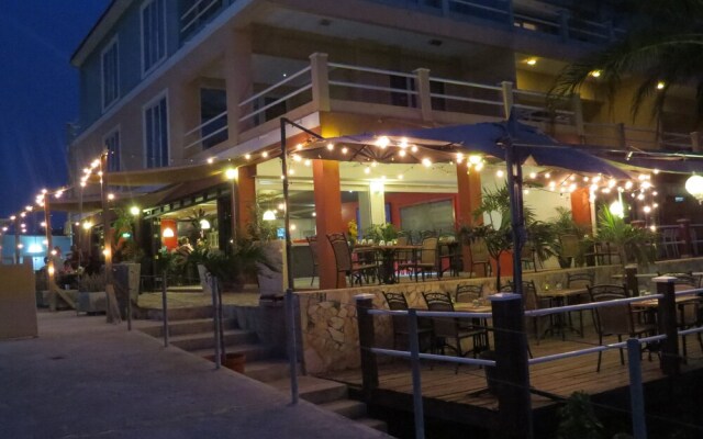 Den Laman Condominiums