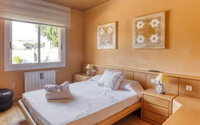 Premium Holiday Home in El Vendrell With Swimming Pool