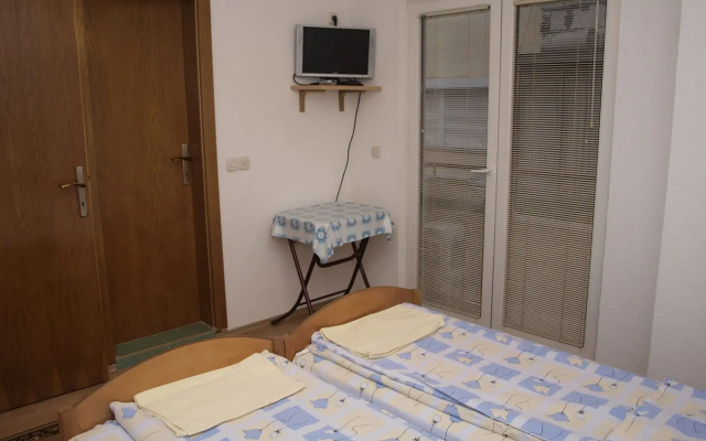 Bogdanovski Studios & Guest Rooms