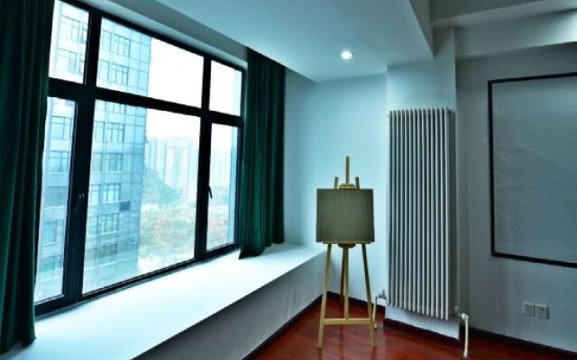 Quzhu City Homestay (Shiyan Wanda Plaza Branch)