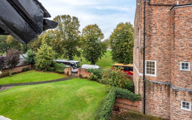 Host Stay Feversham House