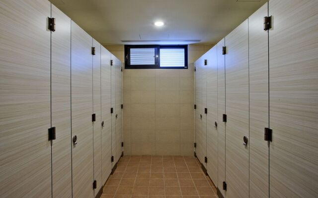 DiveCube Hotel