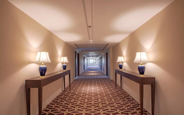 The Lalita Grand