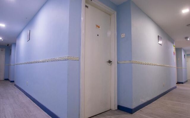 OYO 43963 T Signature Hotel