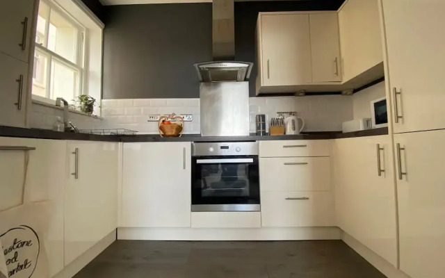 Spacious 2BD Flat With Stunning Views Folkestone