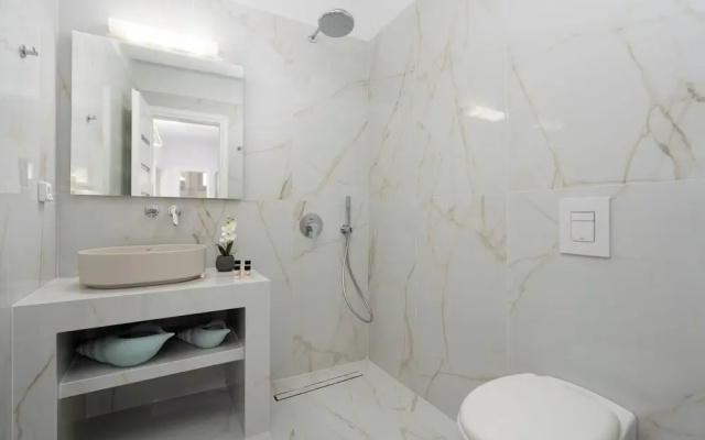 Yiota Collection  4 Suites & 4 Prive Jacuzzi