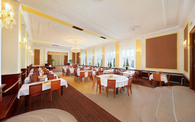 Palace Club