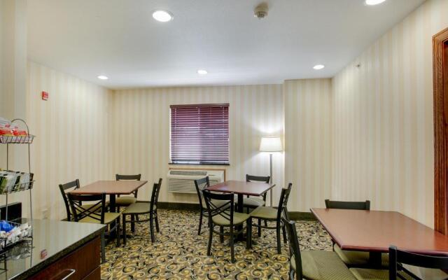 Cobblestone Inn & Suites - Clintonville