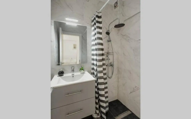 Spacious stylish studio up to 4ppl close to centre