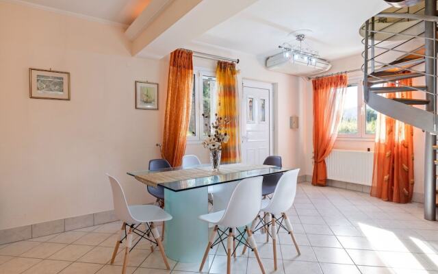 Enchanting Villa in Chalcis with Terrace