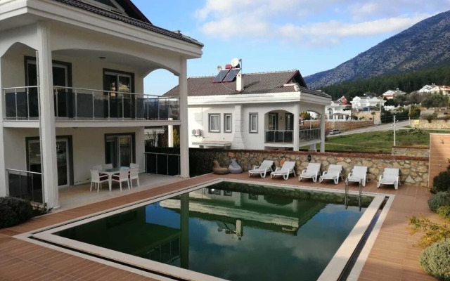 Villa Aktif 1 by Villa Life D-Lux