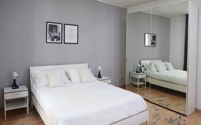 Modern Apartment at Piazza del Ges by Wonderful Italy