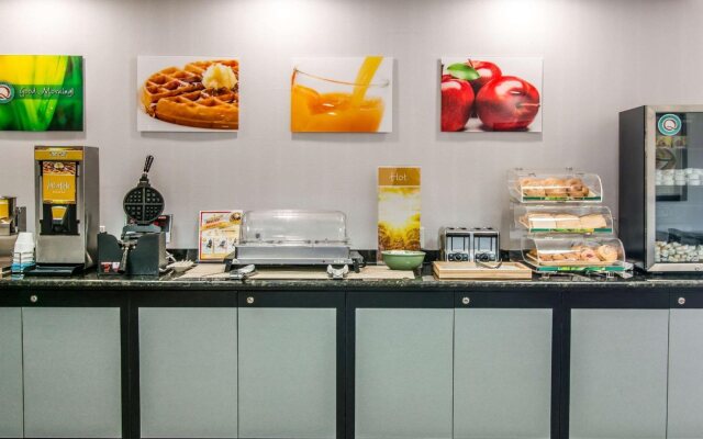 Quality Inn and Suites Livonia