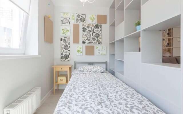 Апартаменты «Этажи на перекрестке улиц Юмашева и Папанина»