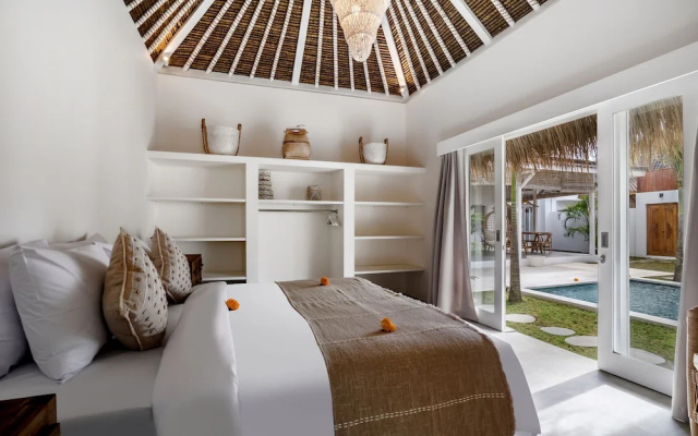 Villa Cyma by Alfred in Bali - New Peaceful 5 BR Villa in the Heart of Seminyak – Guest Rooms – Kerobokan Kelod