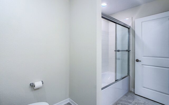 Updated Condo, 5 mi to Disney, On-site Water Park!