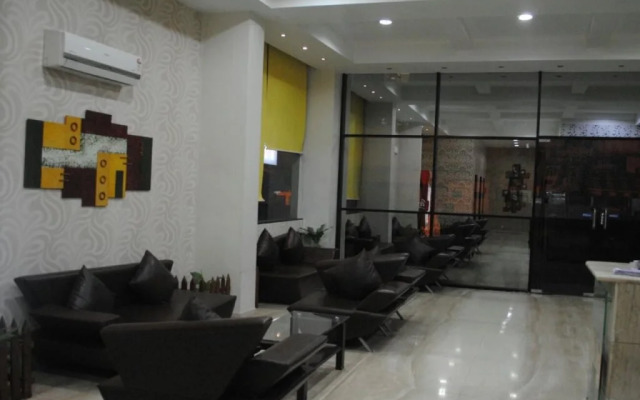 Collection O 15614 Hotel Olive Somwar Peth