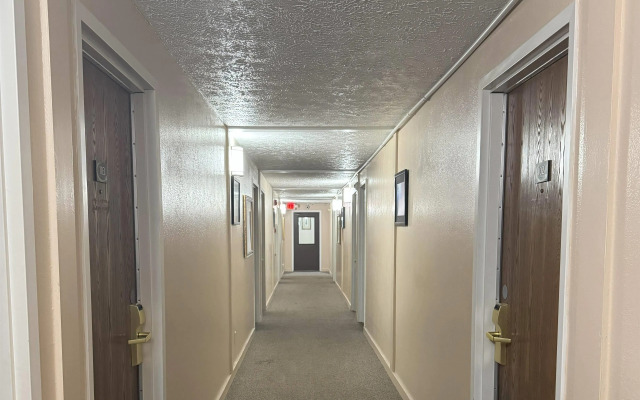 Super 8 by Wyndham Chaska
