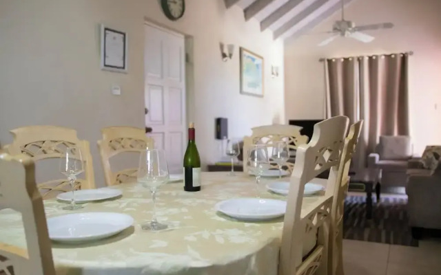 Apartment With Pool Near Golf Course And Oistins