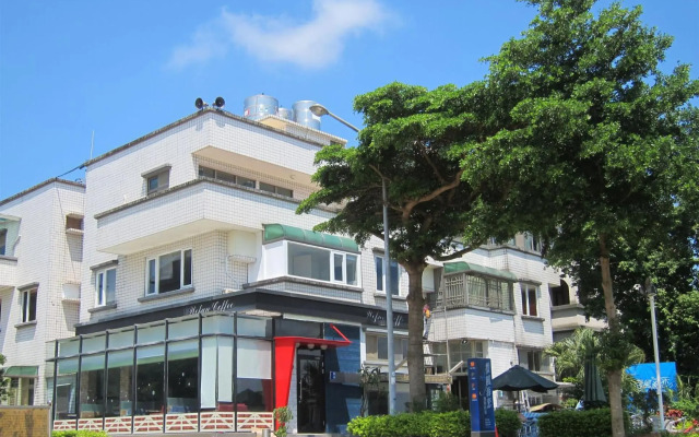 Breeze and Waves Hostel