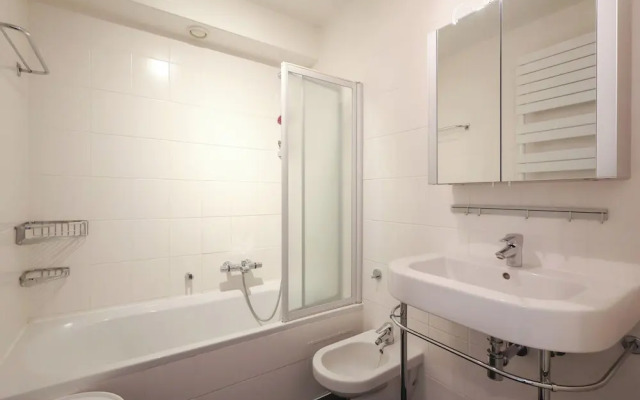 Apartment With 2 Rooms and Balcony