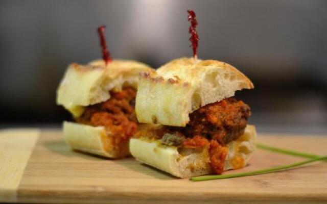 Anchor Inn Hotel & Suites