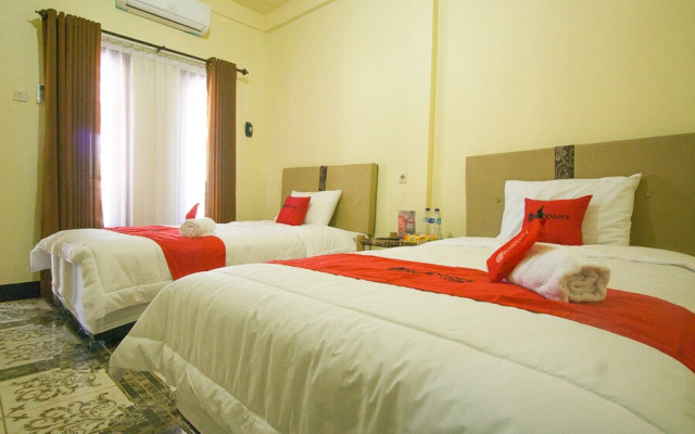 RedDoorz @ Mawun Street Kuta