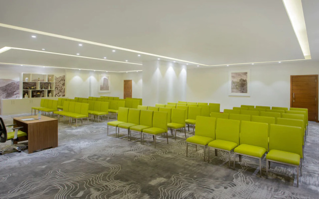 Levatio Hotel & Suites