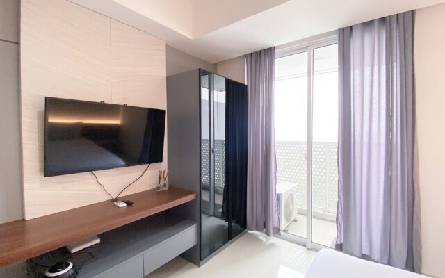 Cozy Living And Warm Studio Apartment At West Vista