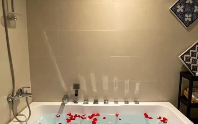 Roshan Hotel Suites