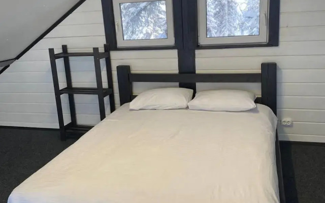 Lakost Cottage 1