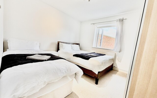 Stunning 3-bed House in the Heartreading