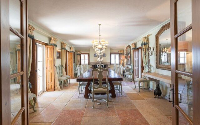 Rosa Estates The Farmhouse & Stables