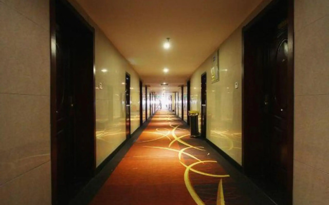 Huayuan Hotel (Xi'an North Railway Station Shaanke University)