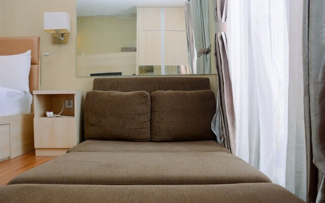 Cozy Living Studio at Cosmo Terrace Apartment