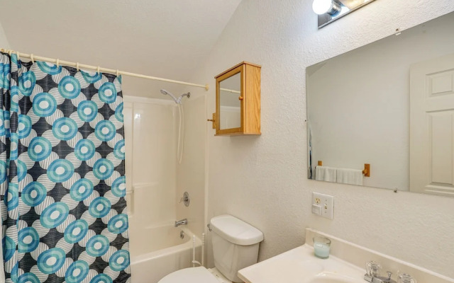 Pet-friendly Lake of the Ozarks Gem!