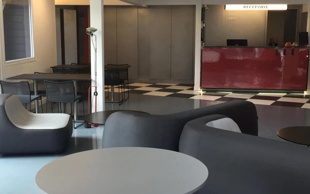 Enzo Trappes By Kyriad Direct