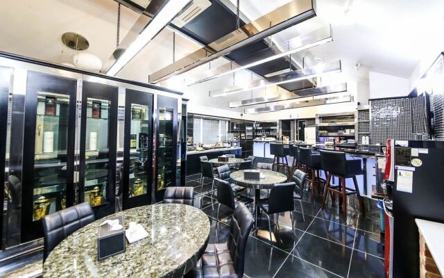Business Hotel