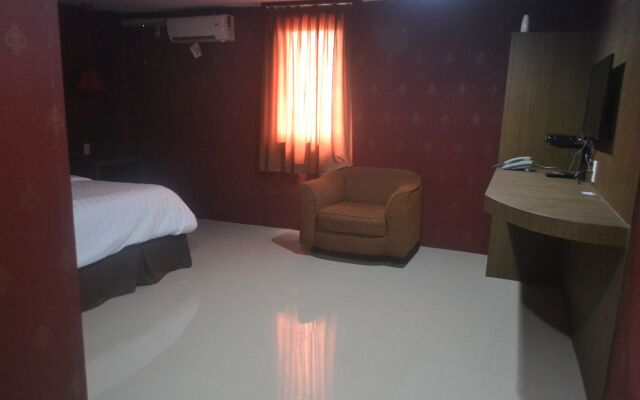OYO 2574 Z Suites Hotel