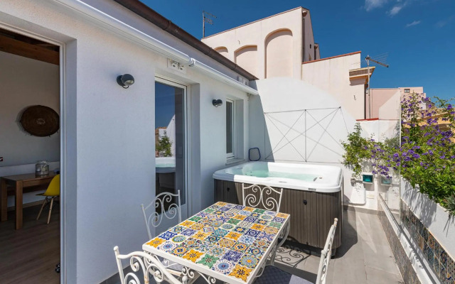 Bea's Terrace - Private Jacuzzi in the City Centre