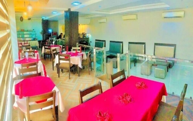 Oakspring Hotel & Luxury Suites