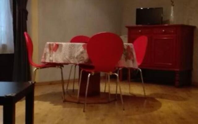 All'Ombra dell'Antica Pietra