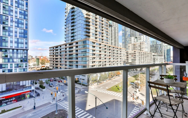 Cityplace 1B Lux Condo Lakeside Skydome Mtcc