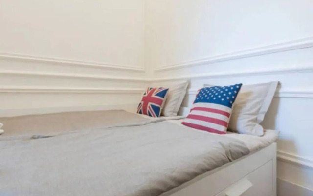 Luxury Art Deco Suite Close to Museum of Fine Arts