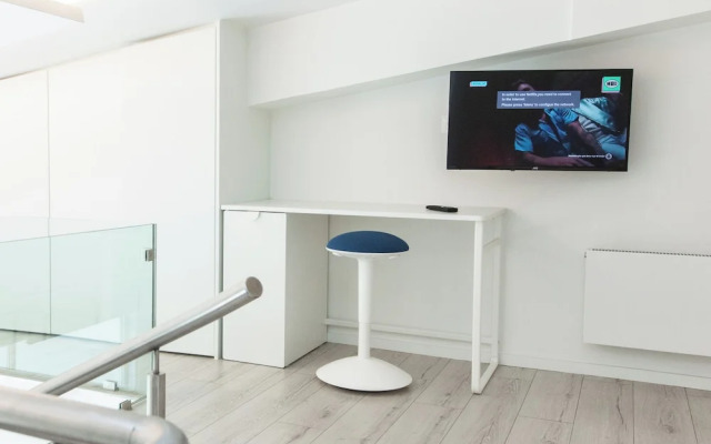 Marousi 2 Bd Luxury Living w Shared Pool