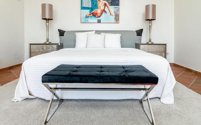 LAP- 3 bed apartment on the beach. Families only