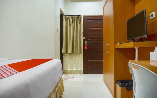 OYO Flagship 91245 Rika Hotel Makassar